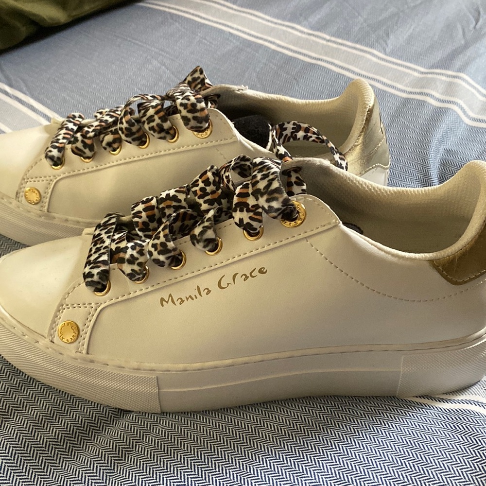Brand new Mandela crave sneakers, took away tags but never worn.